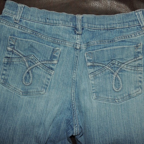 NorthCrest - Women's Capri Jean w/Cuffed Hem - Picture 6 of 7